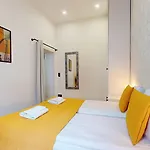 Lumiere Center Hoza * 华沙