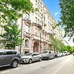 Lumiere Center Hoza Apartman Varsó